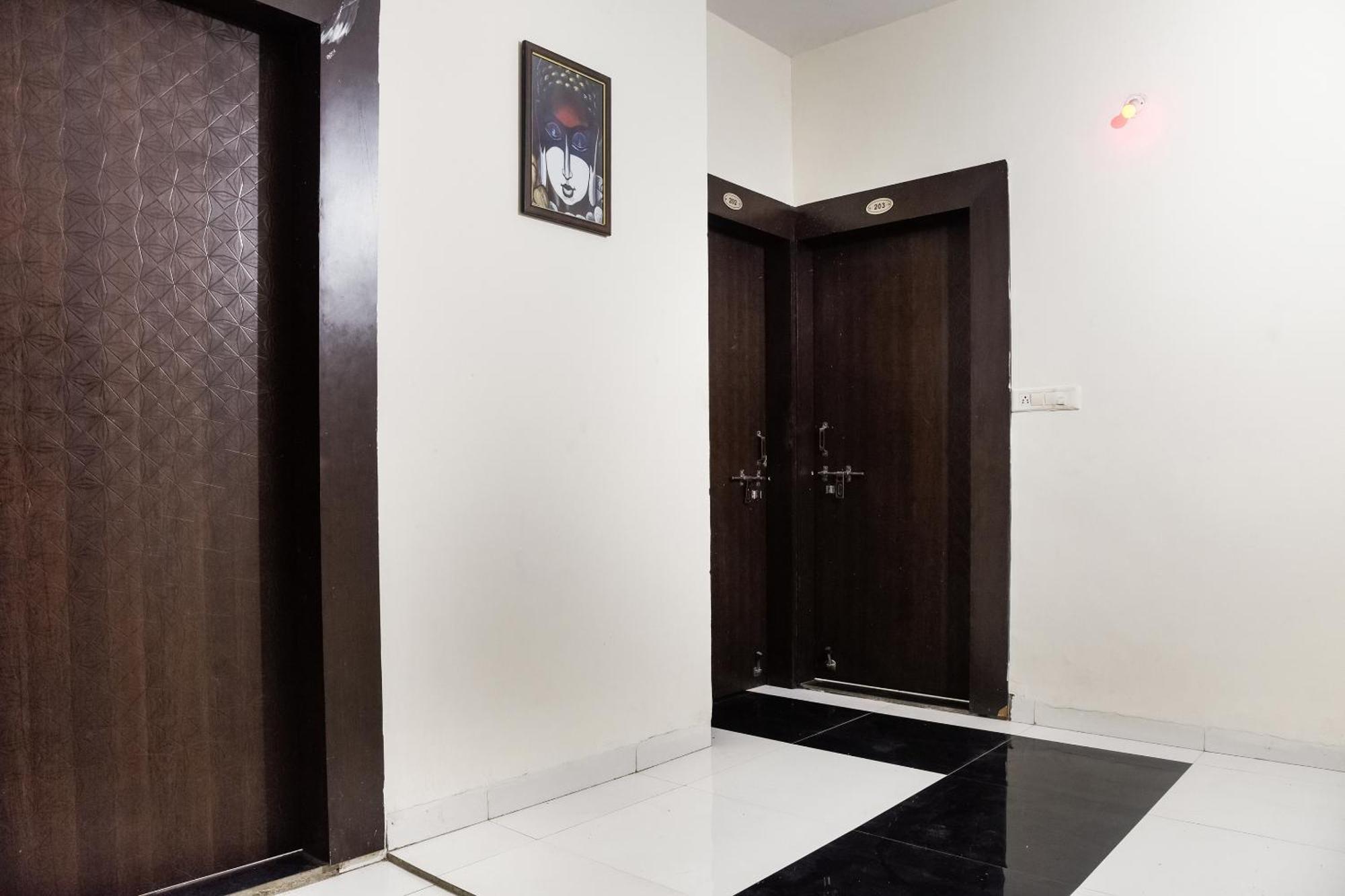 Hotel O Radhika Palace โบปาล ภายนอก รูปภาพ